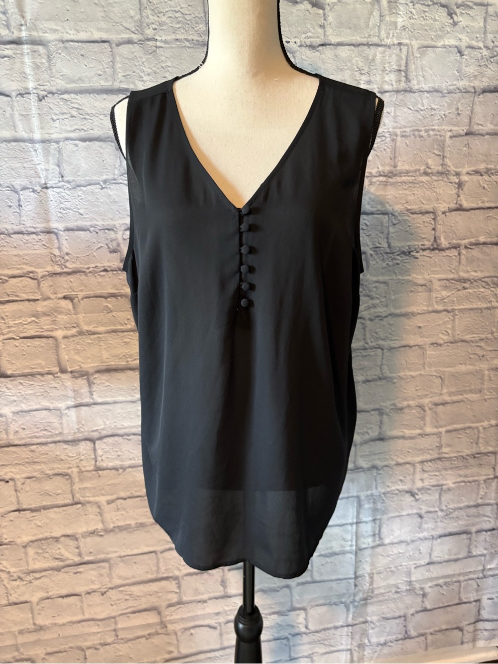 Worthington Black Sleeveless V-Neck Button-Front Top